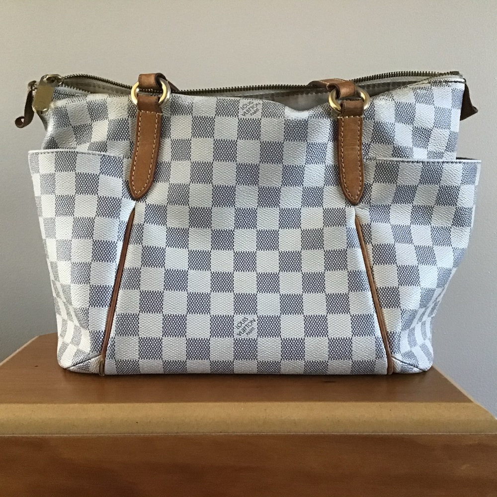 Louis Vuitton Damier Azur Totally MM $630